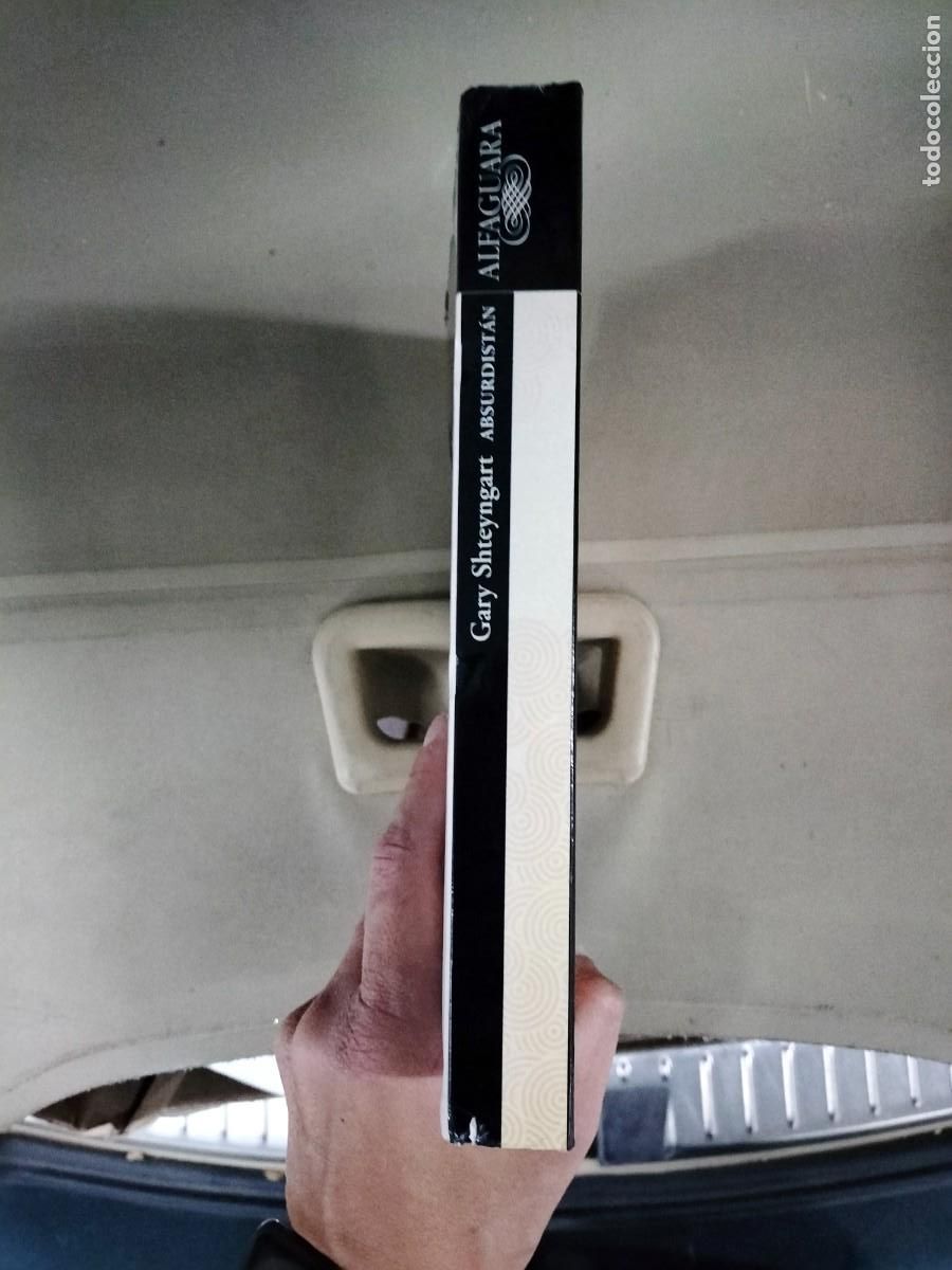 Libros de segunda mano: Absurdist&aacute;n - Gary Shteyngart. Alfaguara - Foto 3