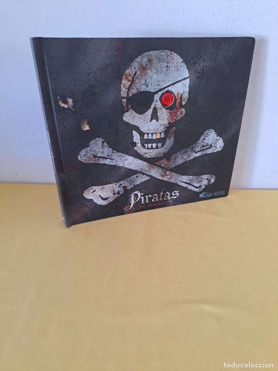 Libros de segunda mano: JOHN MATTHEWS - PIRATAS - EDICIONES GAVIOTA 2006 - Foto 1