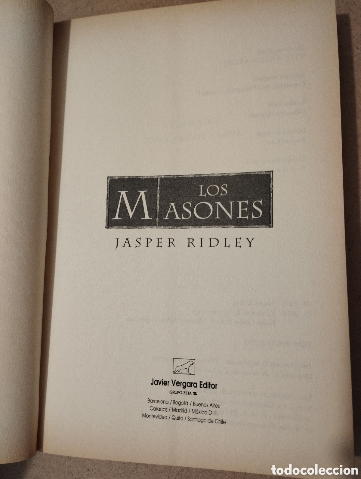 Libros de segunda mano: LOS MASONES (JASPER RIDLEY) - Foto 2