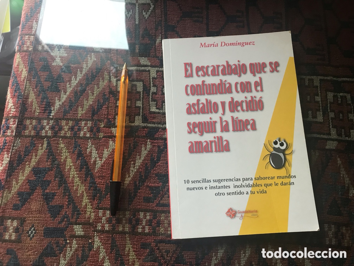 Livres d'occasion: El escarabajo que se confund&iacute;a con el asfalto y decidi&oacute; seguir la l&iacute;nea amarilla