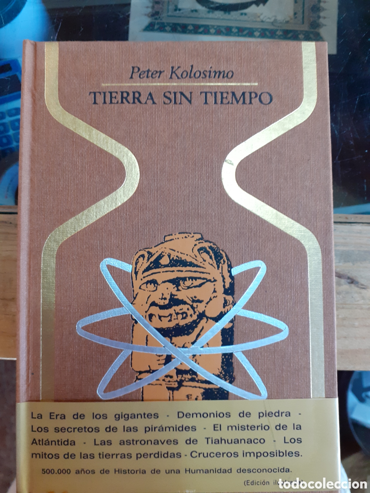 Libros de segunda mano: Tierra sin tiempo. Peter Kolosimo. - Foto 1