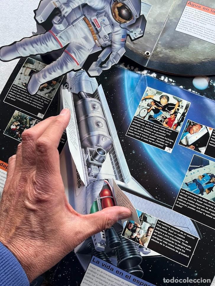Libros de segunda mano: Viaje al espacio / Desplegable / Pesta&ntilde;as / - Foto 4