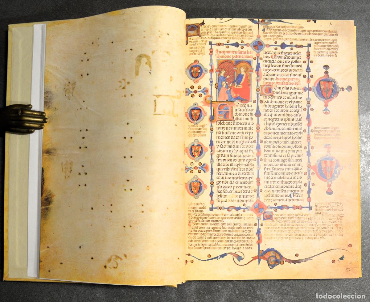 Libros de segunda mano: Usatges i Constitucions de Catalunya. Lleida segle XIV. C&ograve;dex. - Foto 3