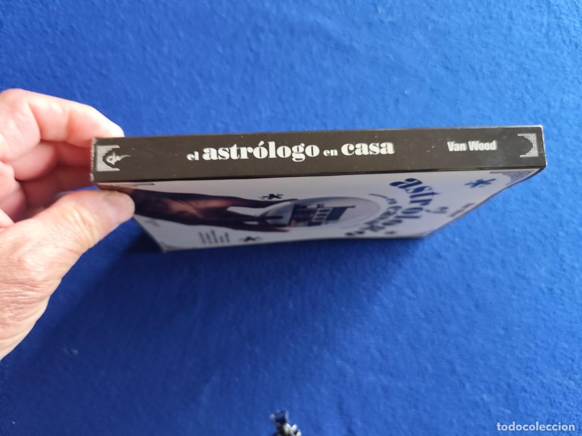 Libros de segunda mano: El Astr&oacute;logo en Casa Van Wood Editorial De Vecchi 2010 - Foto 2