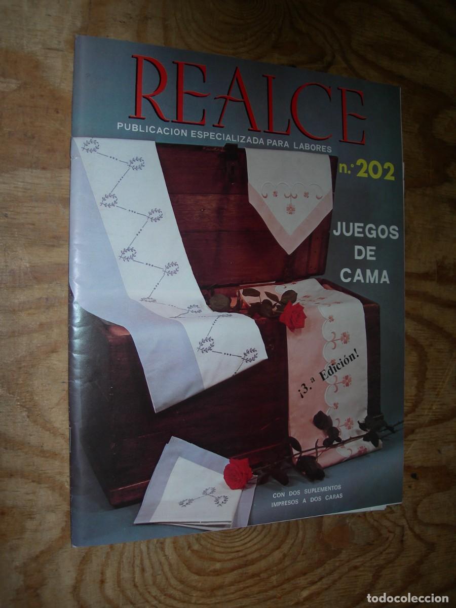 Libros de segunda mano: 2 PATCHWORK - 1 LAS LABORES DE ANA / 4 REALCE / 8 REVISTAS / LABORES - Foto 13
