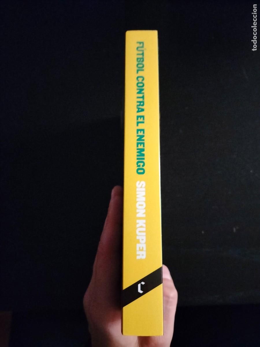 Libros de segunda mano: F&uacute;tbol contra el enemigo - Simon Kuper - Foto 3