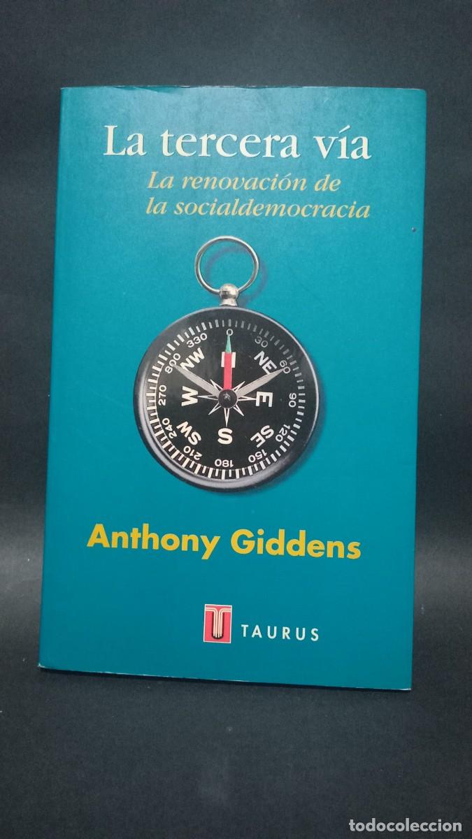 Libros de segunda mano: ANTHONY GIDDENS - LA TERCERA V&Iacute;A - PRIMERA EDICI&Oacute;N EN ESPA&Ntilde;OL - 1999 - Foto 1