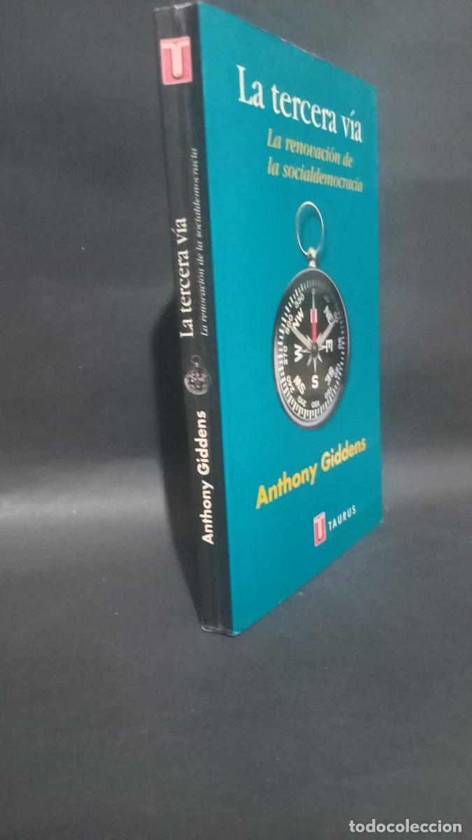 Libros de segunda mano: ANTHONY GIDDENS - LA TERCERA V&Iacute;A - PRIMERA EDICI&Oacute;N EN ESPA&Ntilde;OL - 1999 - Foto 2