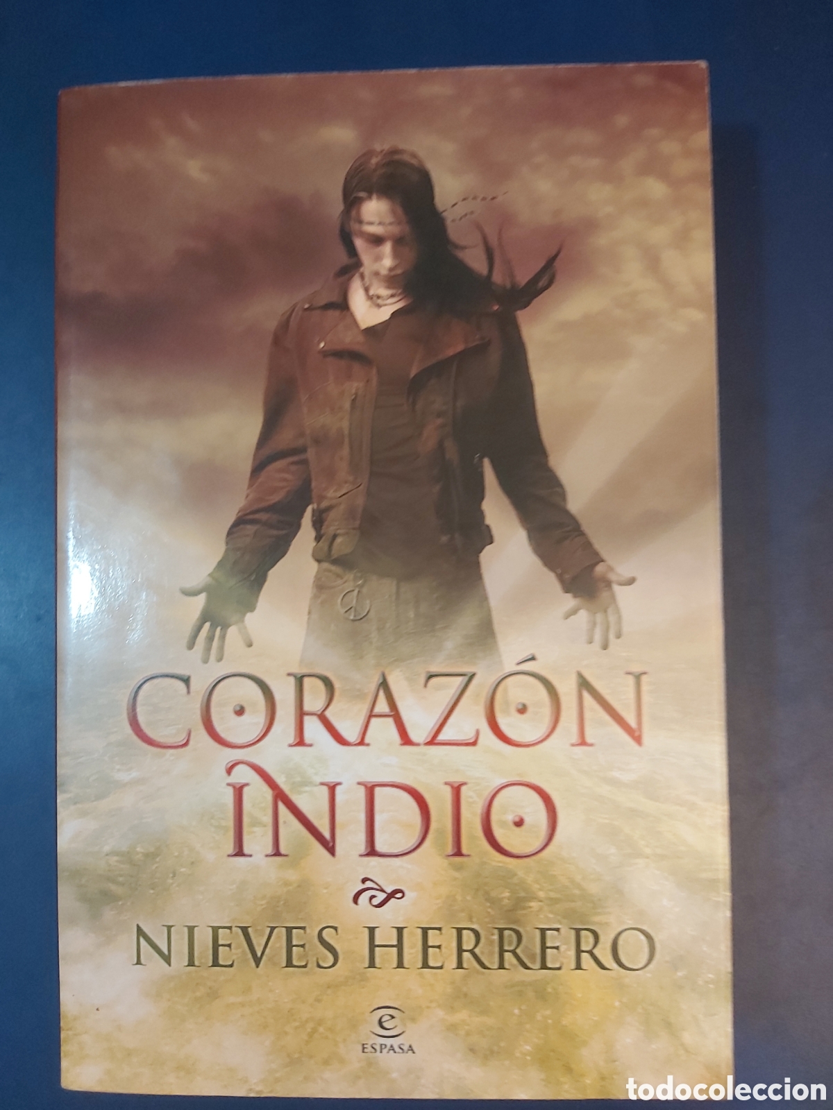 Libros de segunda mano: CORAZ&Oacute;N INDIO NIEVES HERRERO ESPASA 2010 - Foto 1