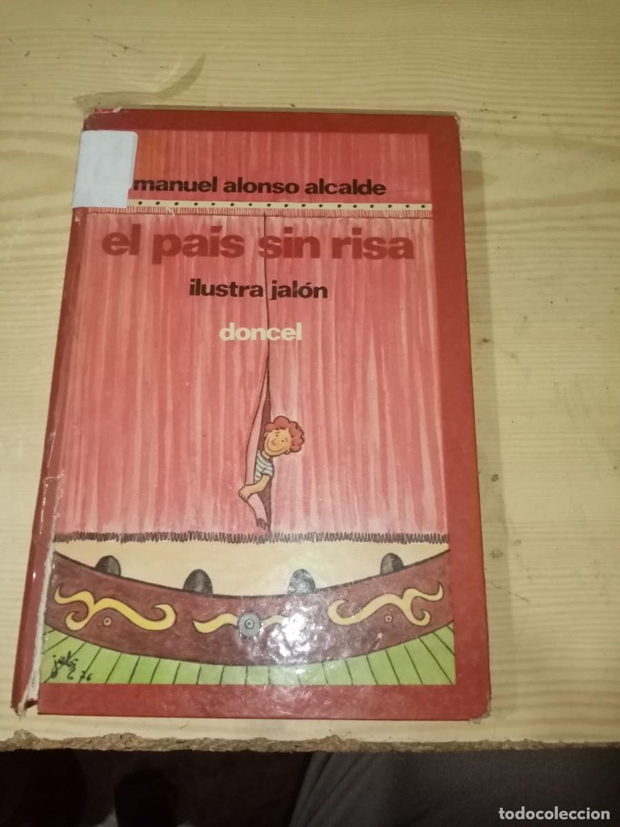 Libros de segunda mano: UN PAIS SIN RISA. MANUEL ALONSO ALCALDE. EST10B4 - Foto 1