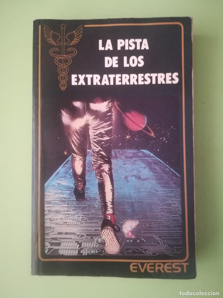 Libros de segunda mano: La pista de los extraterrestres Guy Tarade Everest 1983 - Foto 1