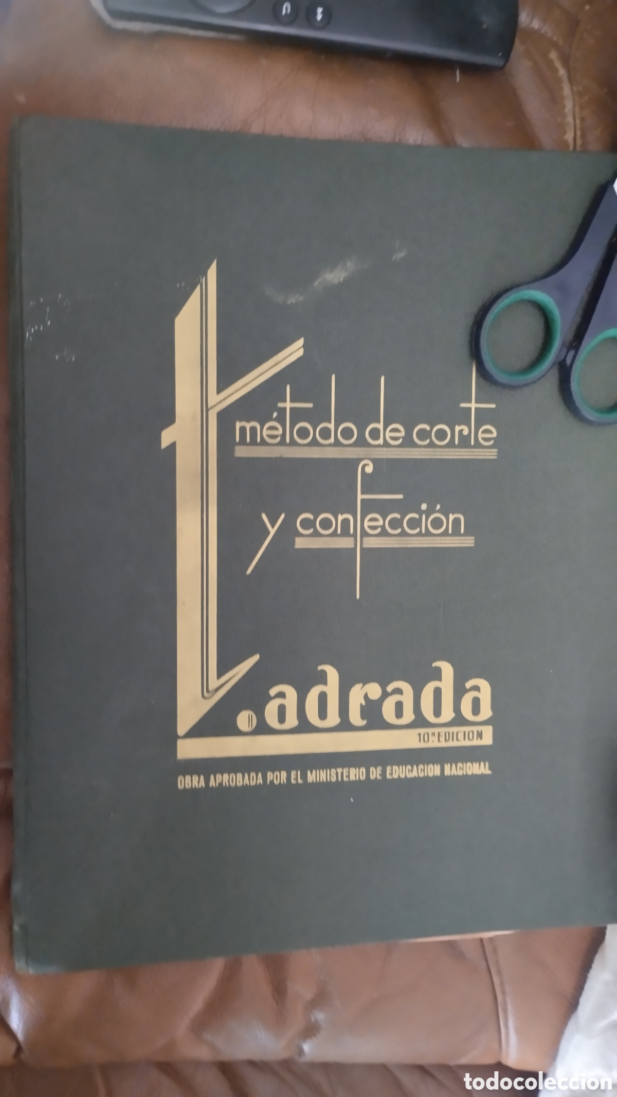Libros de segunda mano: M&eacute;todo de corte y confecci&oacute;n T. Adrada - 10.a edicion - Foto 1