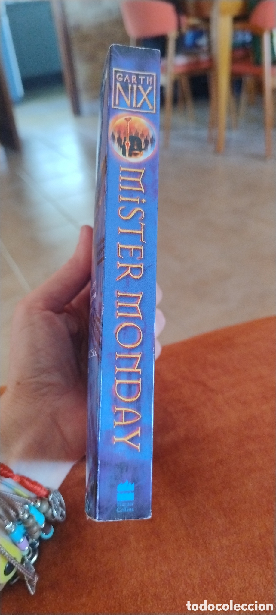 Libros de segunda mano: Mister monday garth nix. Admito ofertas - Foto 3