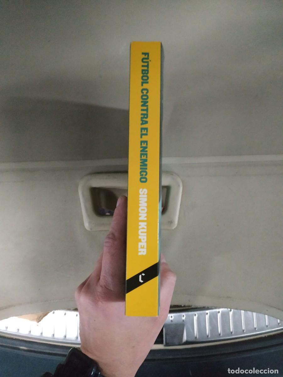 Libros de segunda mano: F&uacute;tbol contra el enemigo - Simon Kuper. Contra - Foto 3
