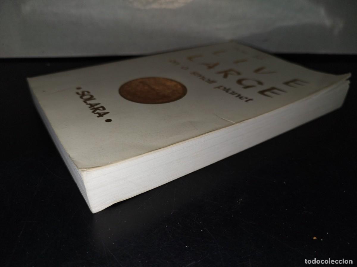 Libros de segunda mano: 155- HOW TO LIVE LARGE ON A SMALL PLANET - SOLARA - 1996 - Foto 3
