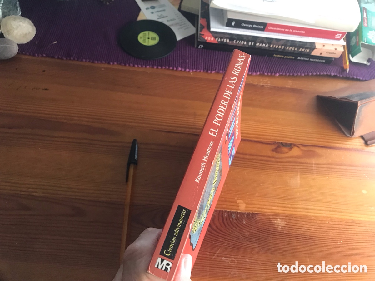 Libros de segunda mano: El poder de las Runas. Kenneth Meadows. Mart&iacute;nez Roca - Foto 2