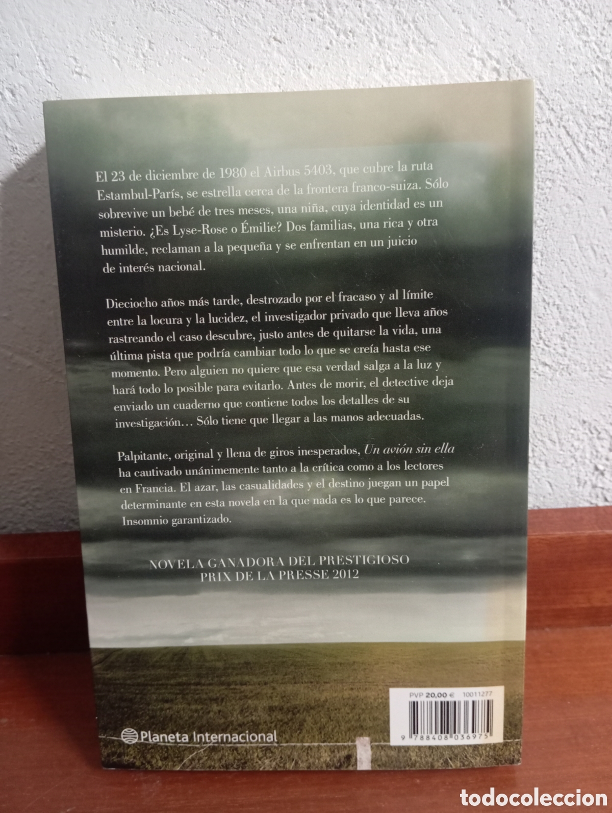 Libros de segunda mano: Un avi&oacute;n sin ella. Michel Bussi - Foto 2