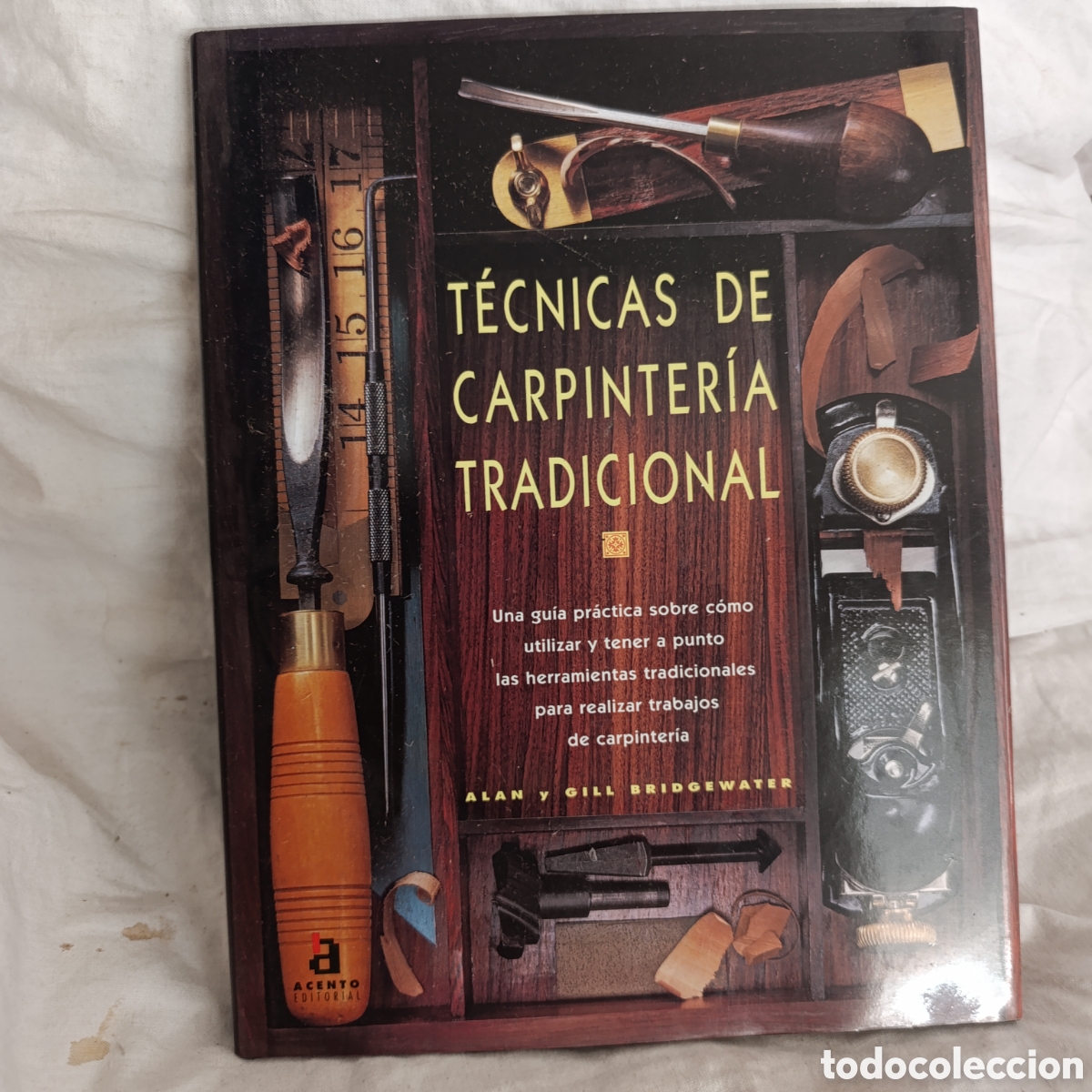 Libros de segunda mano: T&eacute;cnicas de carpinter&iacute;a tradicional. Allan y Gill Bridgewater. Acento Editorial - Foto 1
