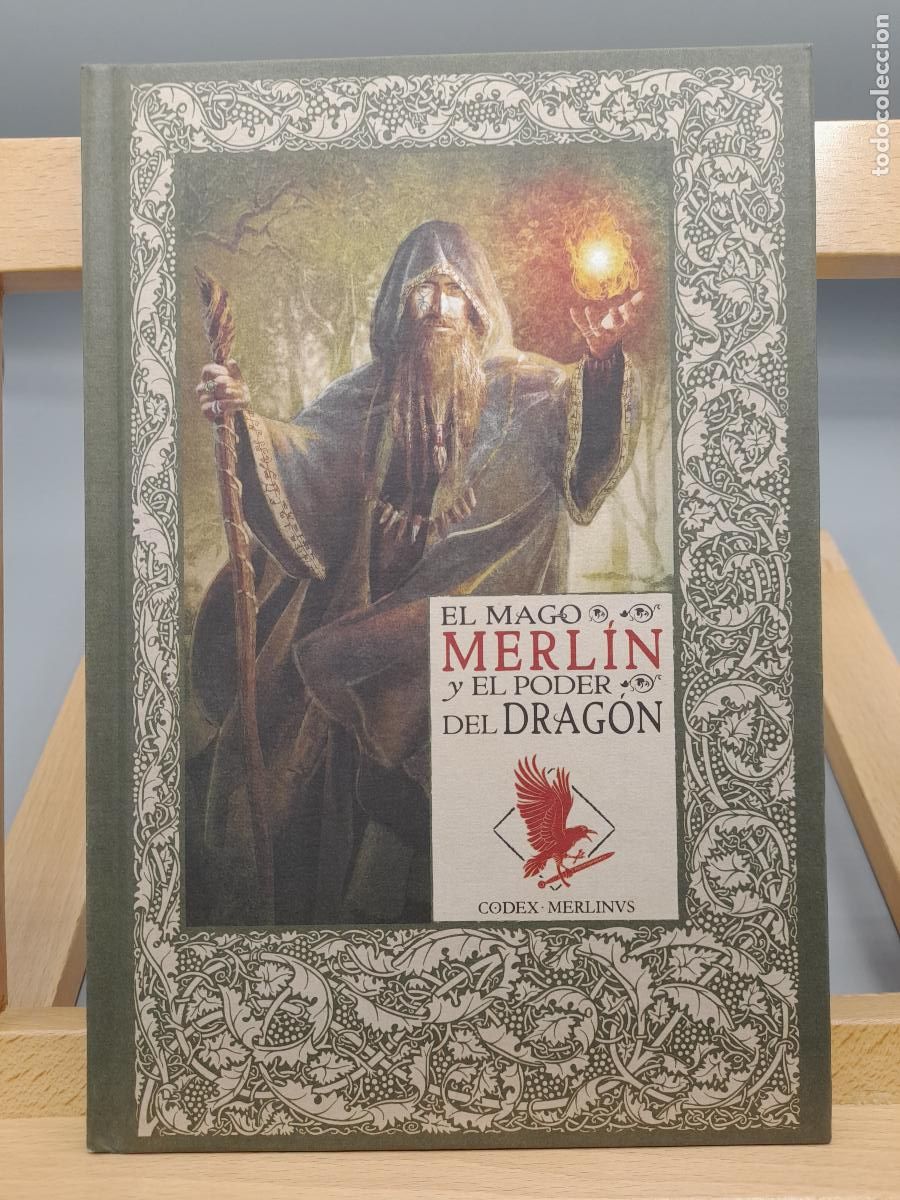 Libros de segunda mano: EL MAGO MERLIN Y EL PODER DEL DRAGON. CODEX MERLINVS. RBA 2021. -PORTES 5,99 - Foto 1