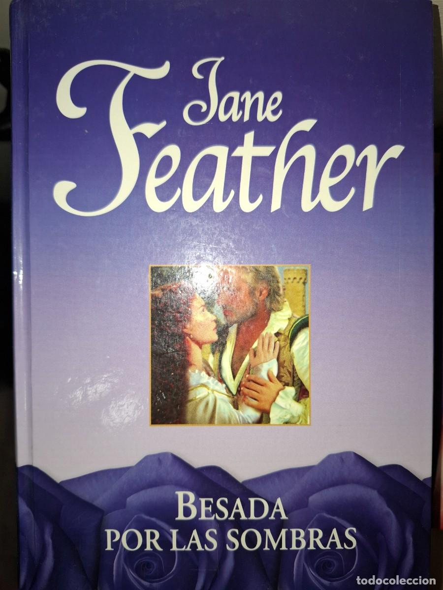 Libros de segunda mano: Besada por las sombras Jane Feather - Foto 1
