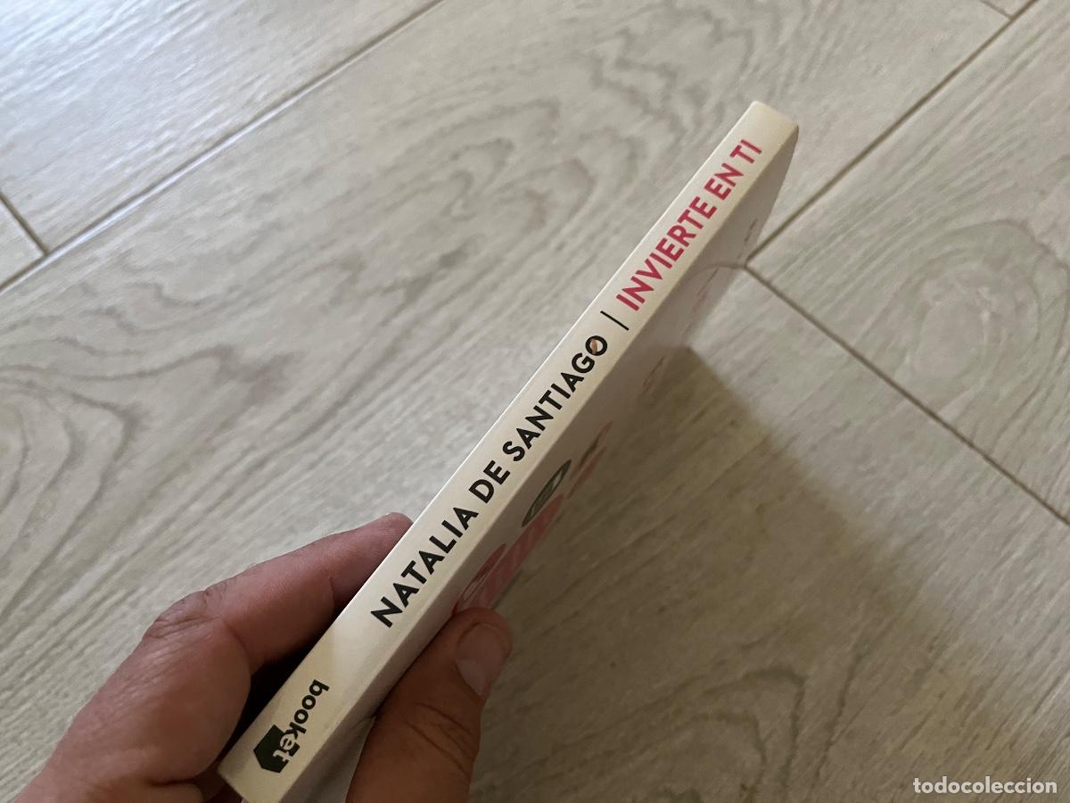 Libros de segunda mano: Invierte en ti. Natalia de Santiago. Planeta. Como nuevo - Foto 2
