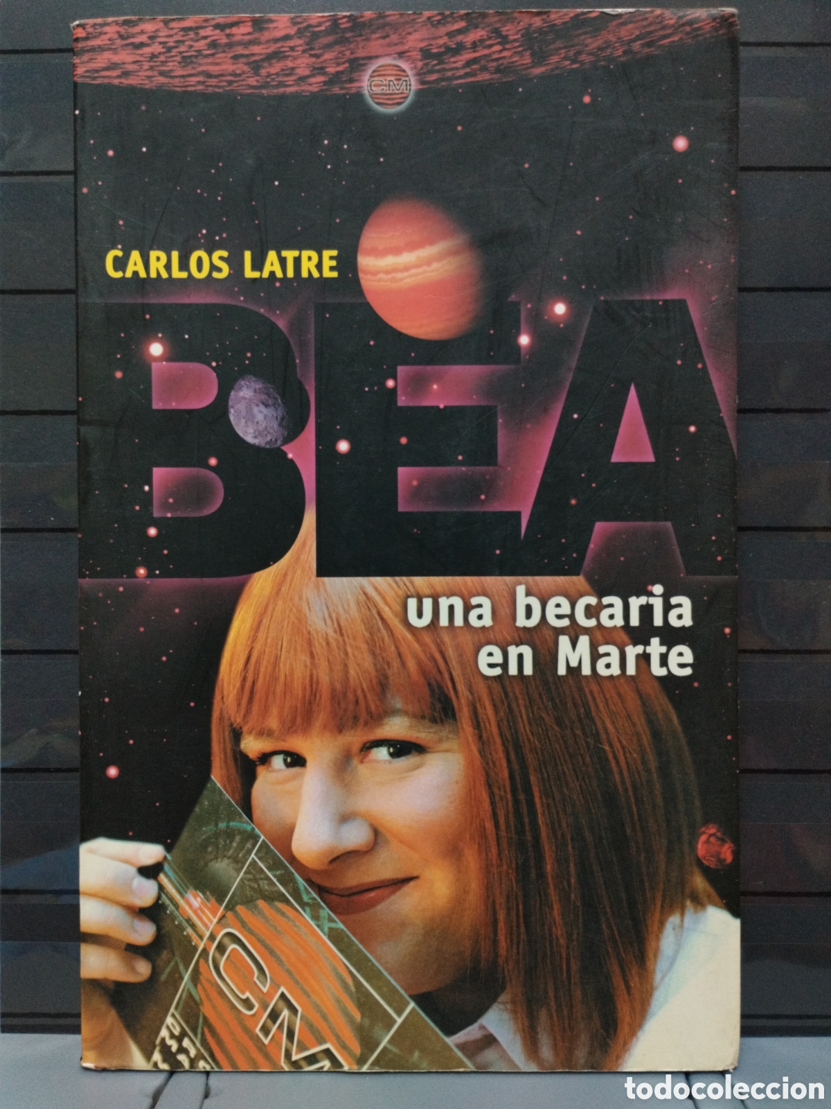 Libros de segunda mano: UNA BECARIA EN MARTE DE CARLOS LATRE. 2003. - Foto 1