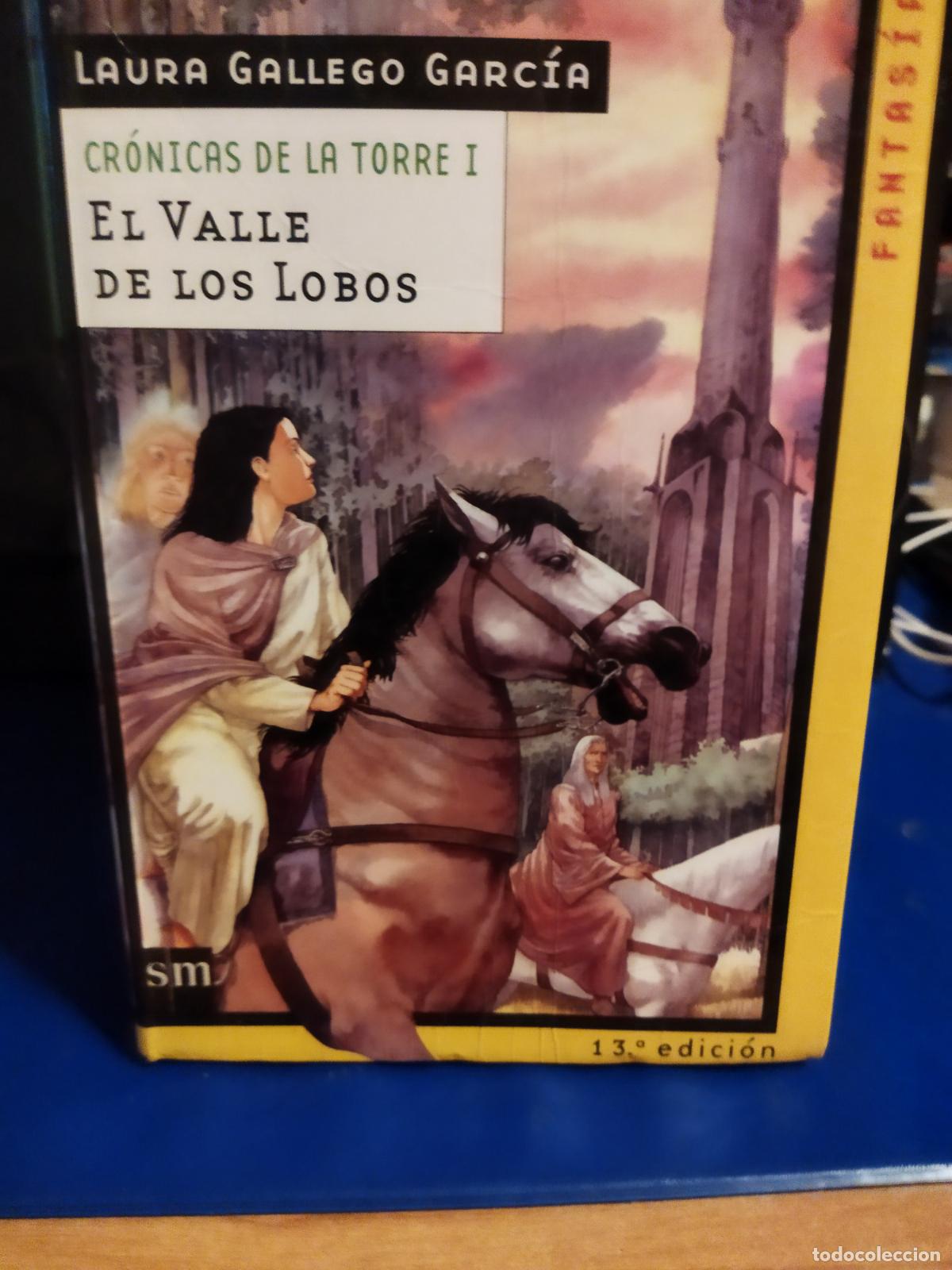 Libros de segunda mano: El valle de los lobos Laura Gallego Garc&iacute;a - Foto 1