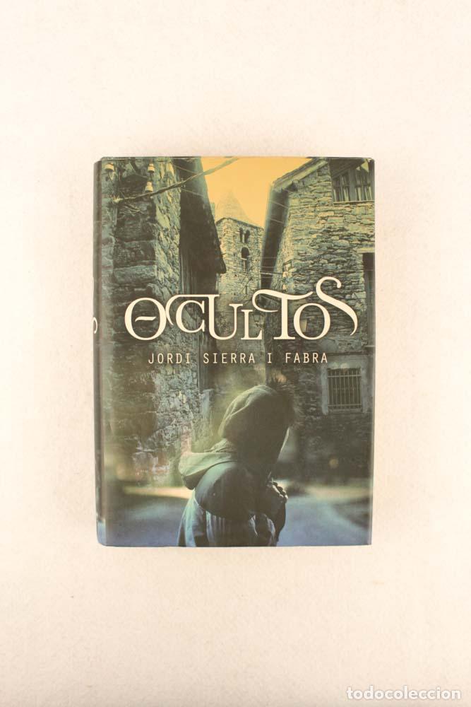 Libros de segunda mano: Ocultos - Jordi Sierra i Fabra - Foto 1