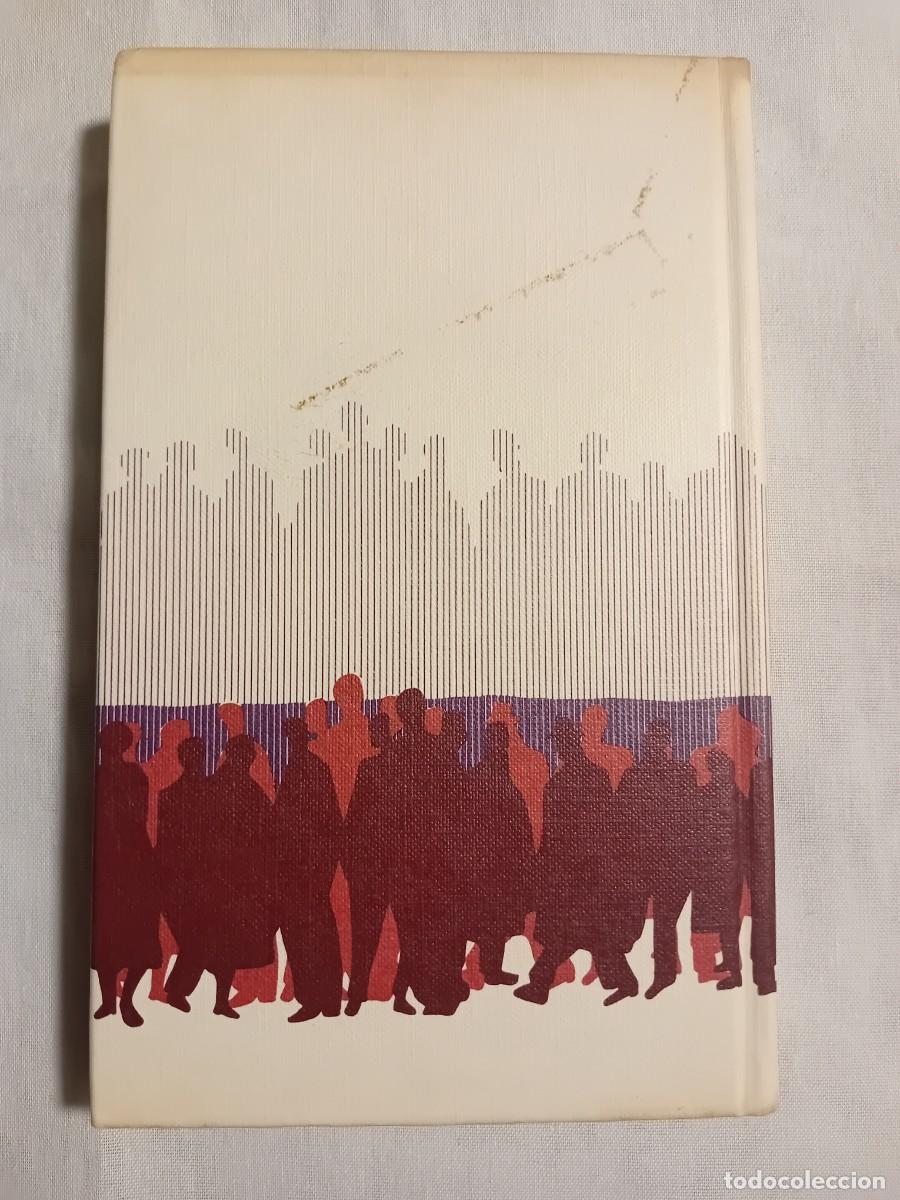 Libros de segunda mano: VIVIR EN MADRID. LUIS CARANDELL. C&Iacute;RCULO DE LECTORES. 1972 - Foto 2
