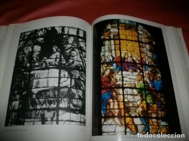 Libros de segunda mano: LAS VIDRIERAS DE LA CATEDRAL DE GRANADA - V&Iacute;CTOR NIETO ALCAIDE - Foto 2
