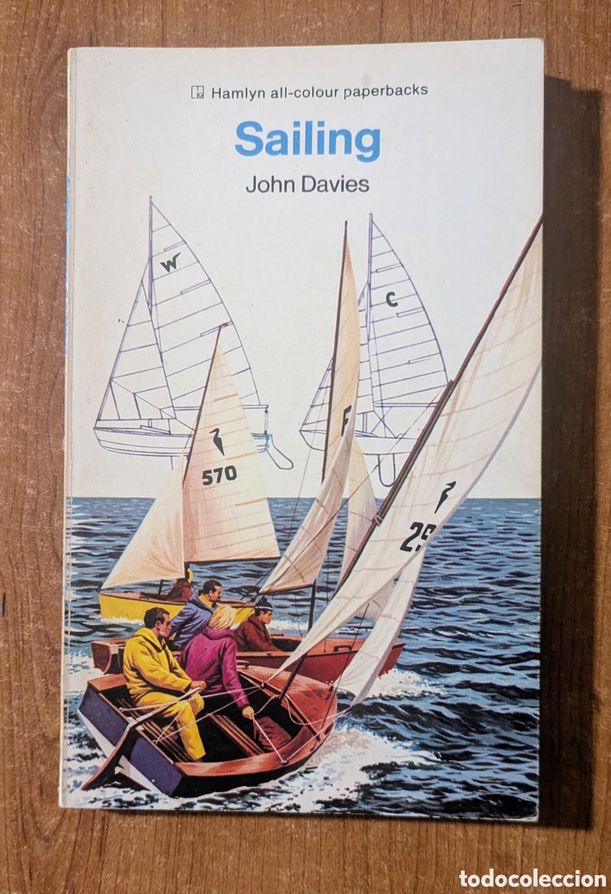 Libros de segunda mano: Sailing. John Davies. Hamlyn all-colour paperbacks 159 paginas. - Foto 1
