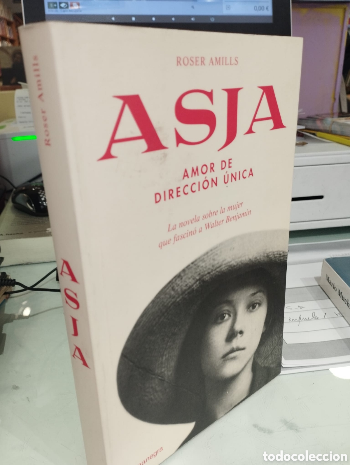 Libros de segunda mano: Asja. Amor de direcci&oacute;n &uacute;nica - Roser Amills - Foto 1