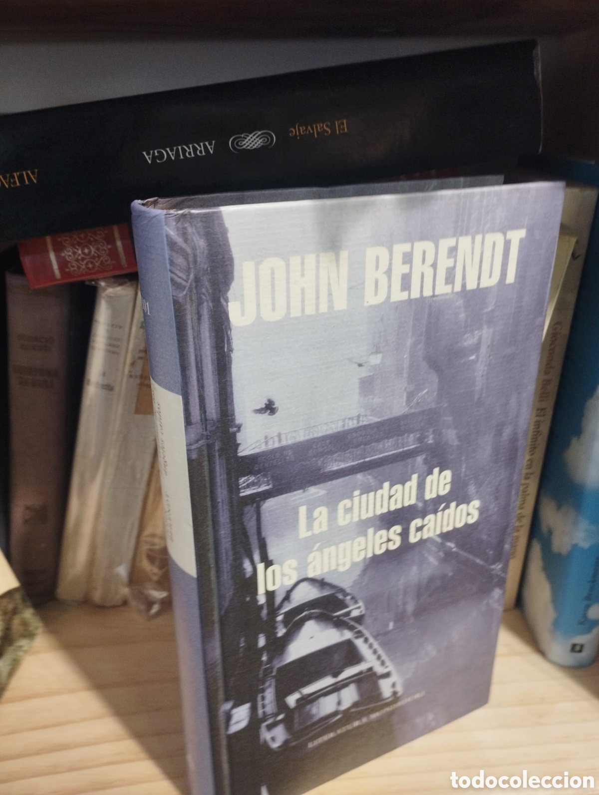 Libros de segunda mano: La ciudad de los &aacute;ngeles ca&iacute;dos - John Berendt - Foto 1