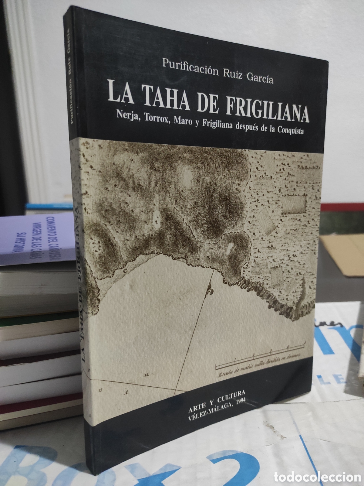 Libri di seconda mano: LA TAHA DE FRIGILIANA. PURIFICACI&Oacute;N RUIZ GARC&Iacute;A. ARTE Y CULTURA. VELEZ-M&Aacute;LAGA 1994 DEDICADO