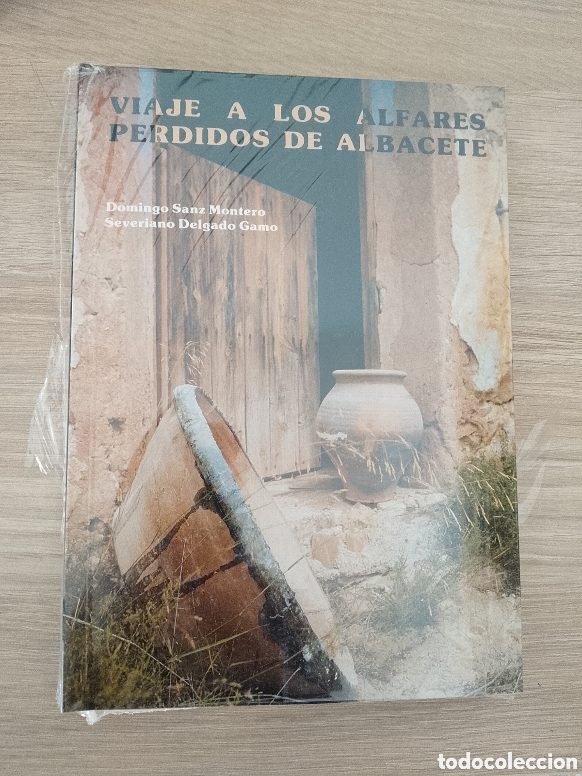 Libros de segunda mano: Viaje a los alfares perdidos de Albacete. Libro nuevo. - Foto 1