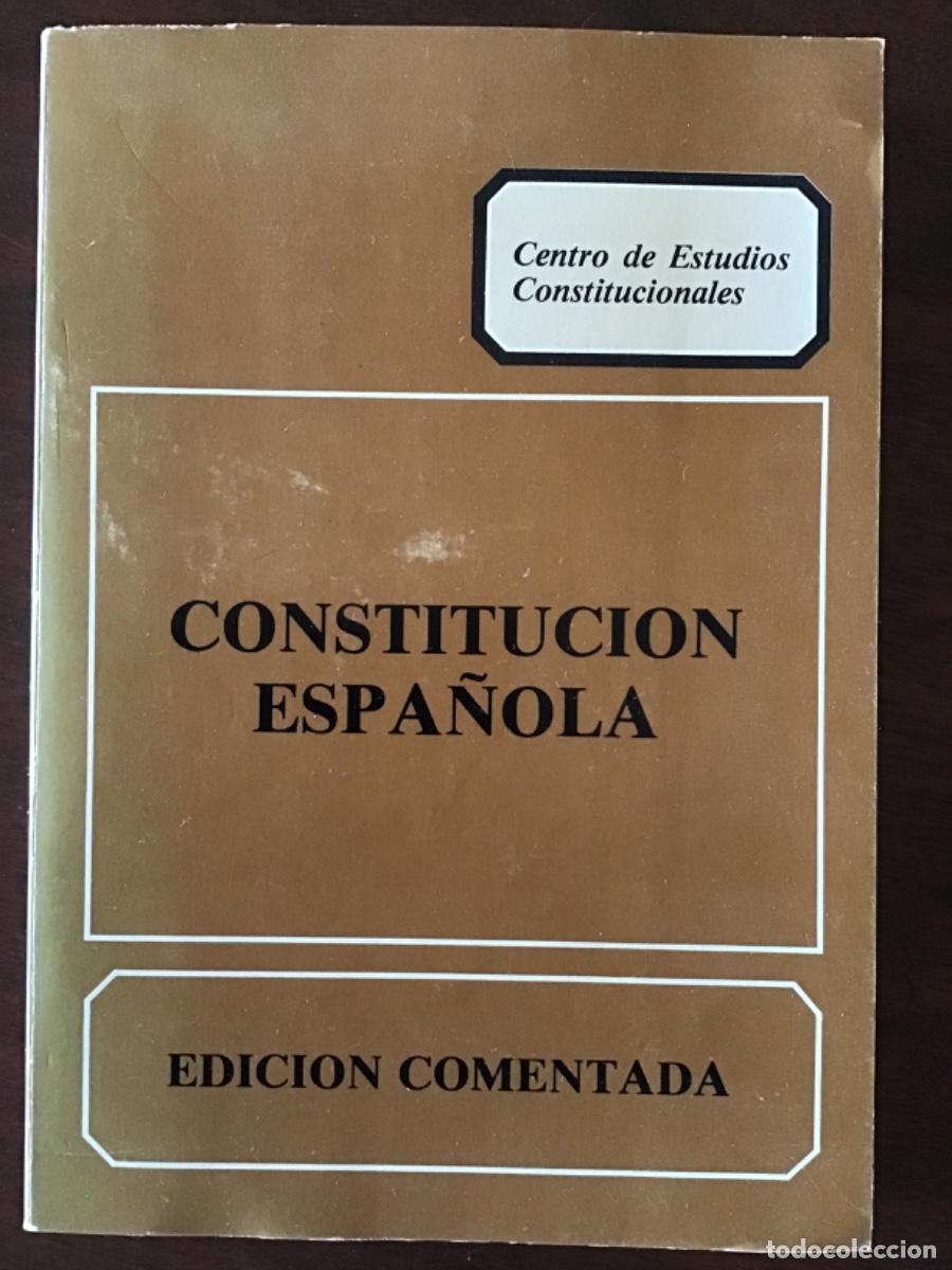 Libros de segunda mano: Constituci&oacute;n espa&ntilde;ola. Edici&oacute;n comentada de 1979, Centro de Estudios Constitucionales - Foto 1