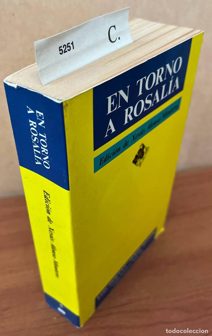 Libros de segunda mano: ALONSO MONTERO, Xes&uacute;s (Ed.) - En torno a Rosal&iacute;a - Foto 1