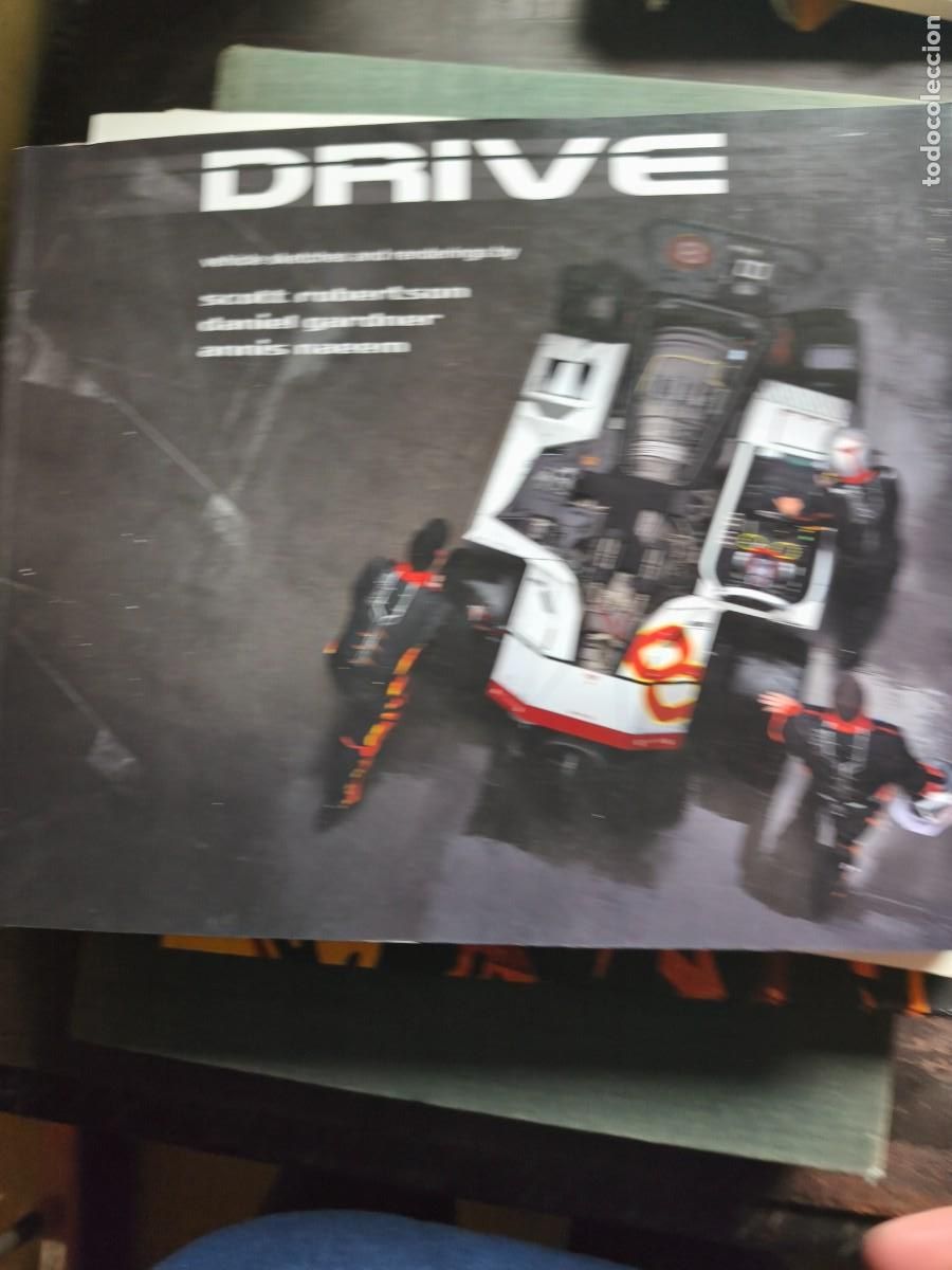 Libros de segunda mano: Drive. Scott Robertson. 2010 - Foto 1