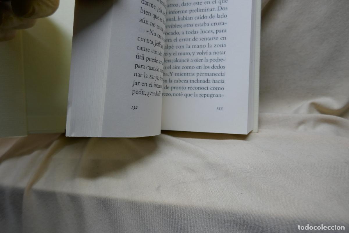 Libros de segunda mano: El cortejo de las sombras - Jem Poster - Edhasa - Foto 13