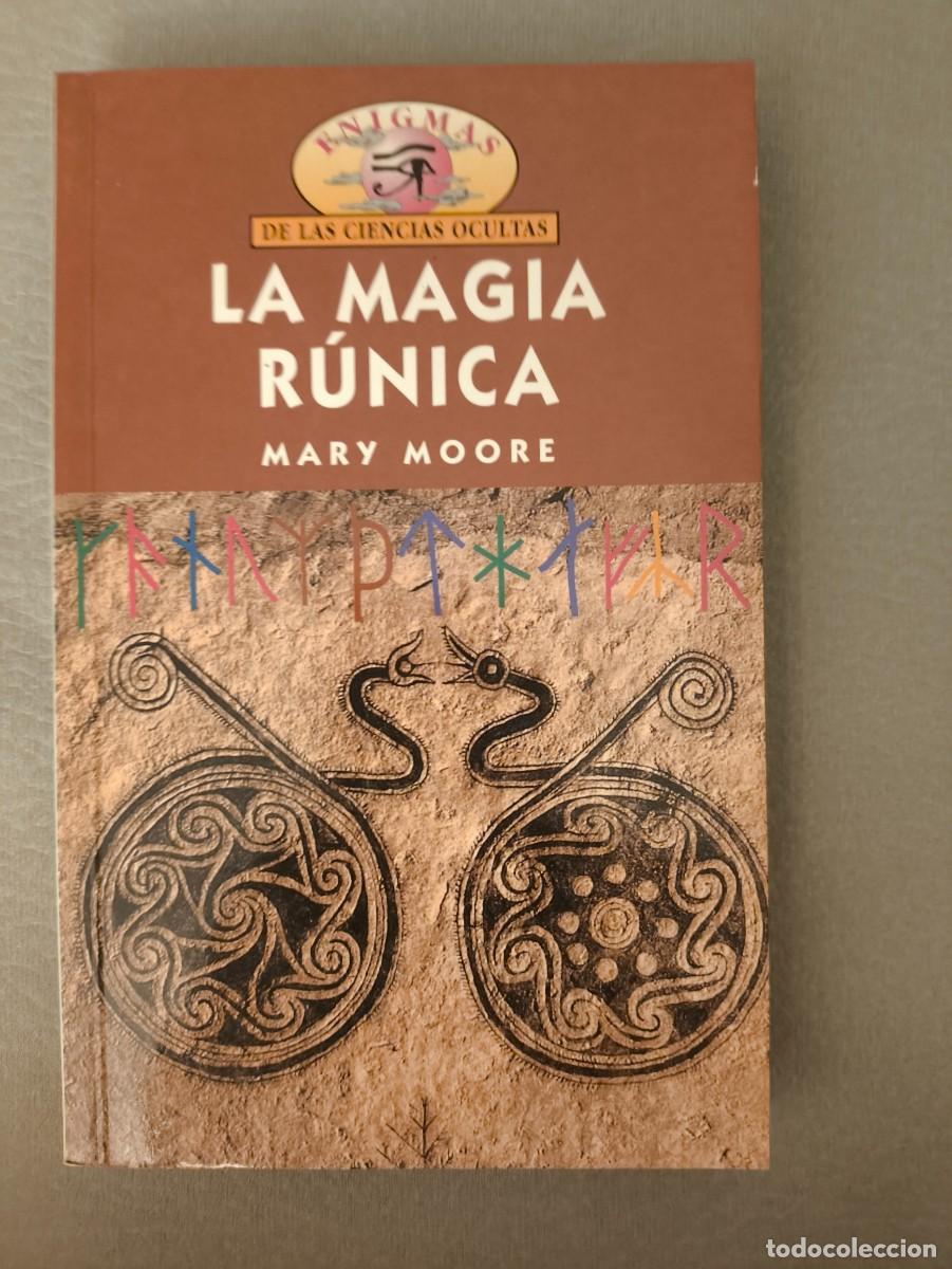 Libros de segunda mano: LA MAGIA RUNICA ( MARY MOOR ) - Foto 1