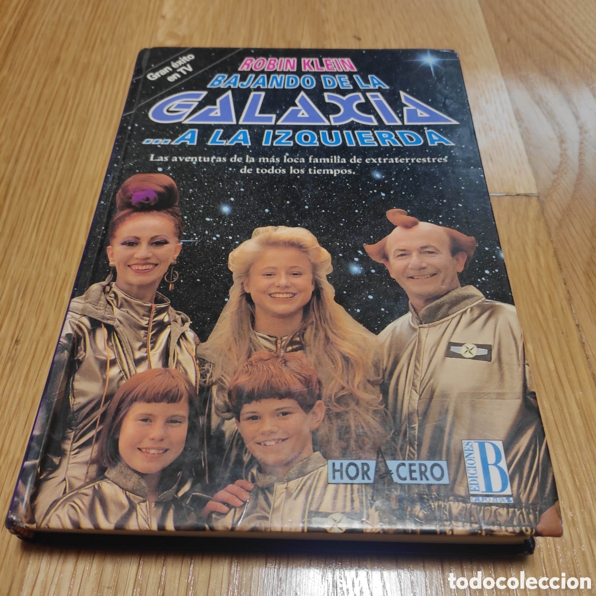 Libros de segunda mano: BAJANDO DE LA GALAXIA A LA IZQUIERDA ROBIN KLEIN - Foto 1