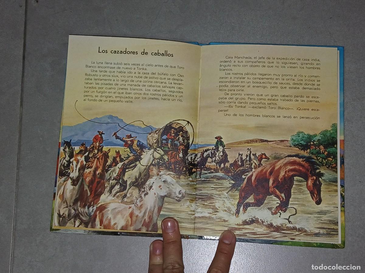 Libros de segunda mano: Libro. Tonka, pel&iacute;cula de Walt Disney, Ediciones Gaisa - Foto 6