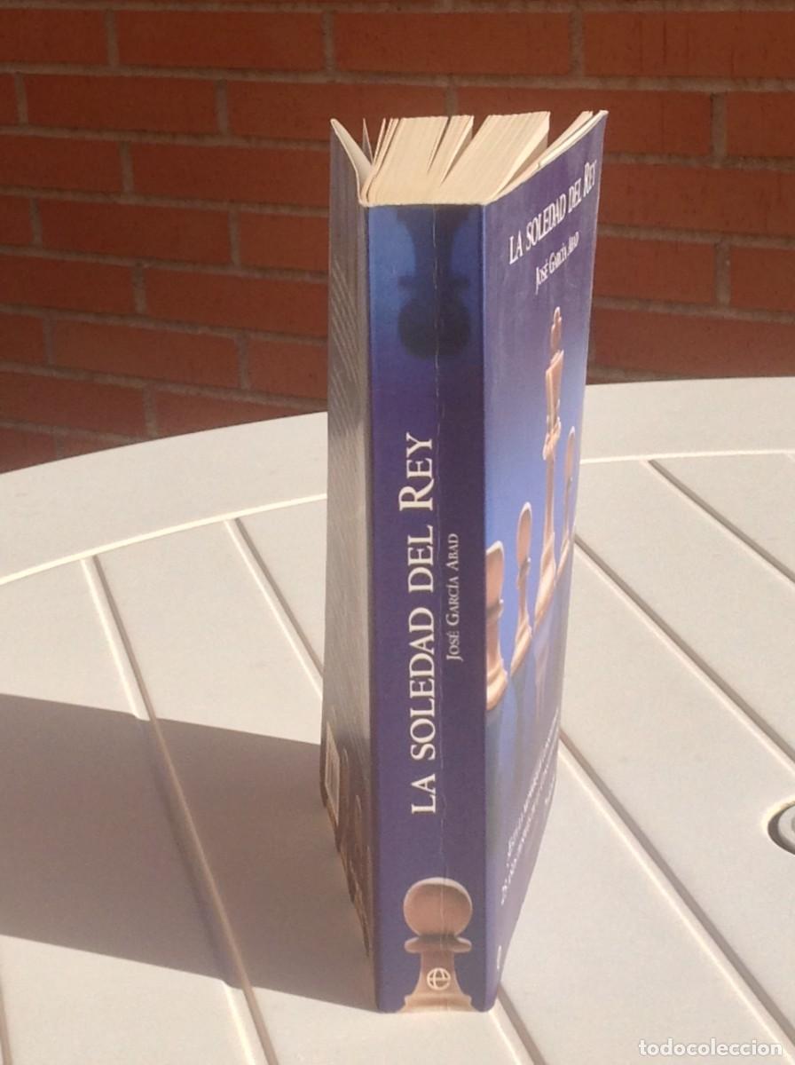 Libros de segunda mano: Jos&eacute; Garc&iacute;a Abad: La soledad del rey - Foto 2