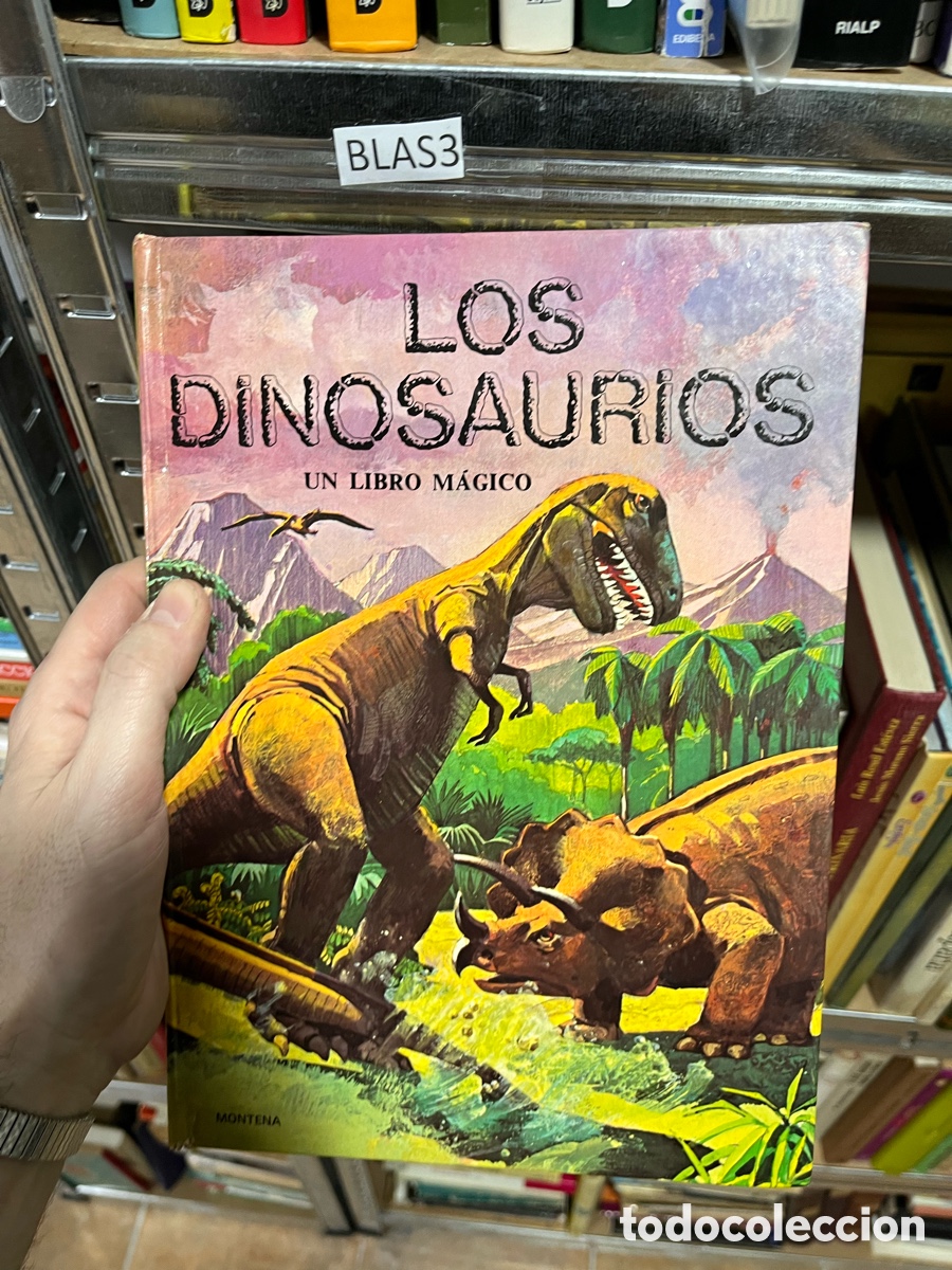 Libros de segunda mano: Blas3 Los dinosaurios, un libro m&aacute;gico, ed. Montena, dioramas, pop up