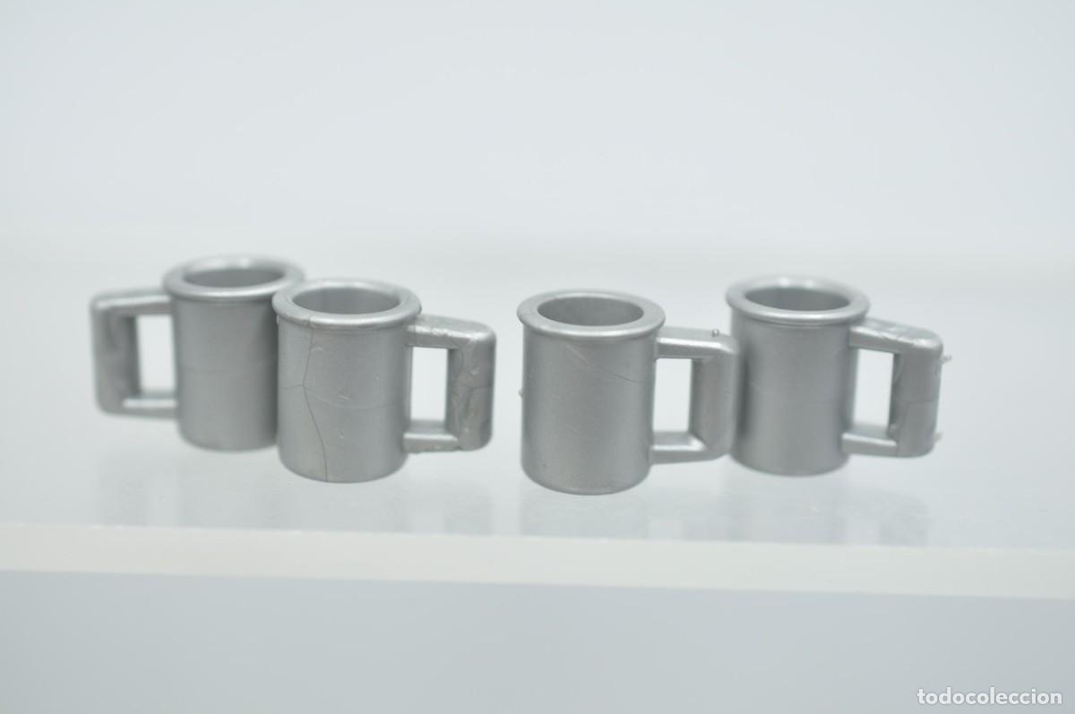 Libri di seconda mano: CJ0702 Playmobil, 4 tazas jarras altas plateadas, metal