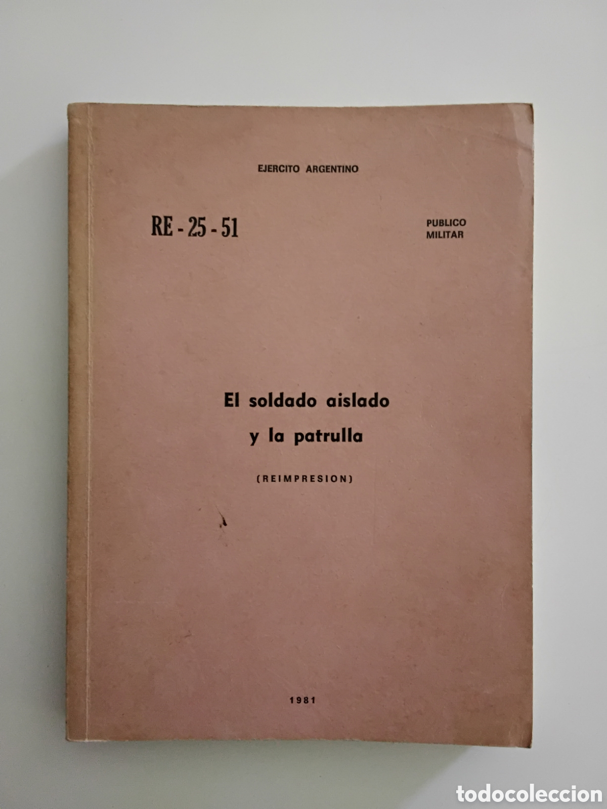 Gebrauchte B&uuml;cher: Ej&eacute;rcito Argentino &mdash; El soldado aislado y la patrulla (1981). Reimpresi&oacute;n oficial con dedicatoria