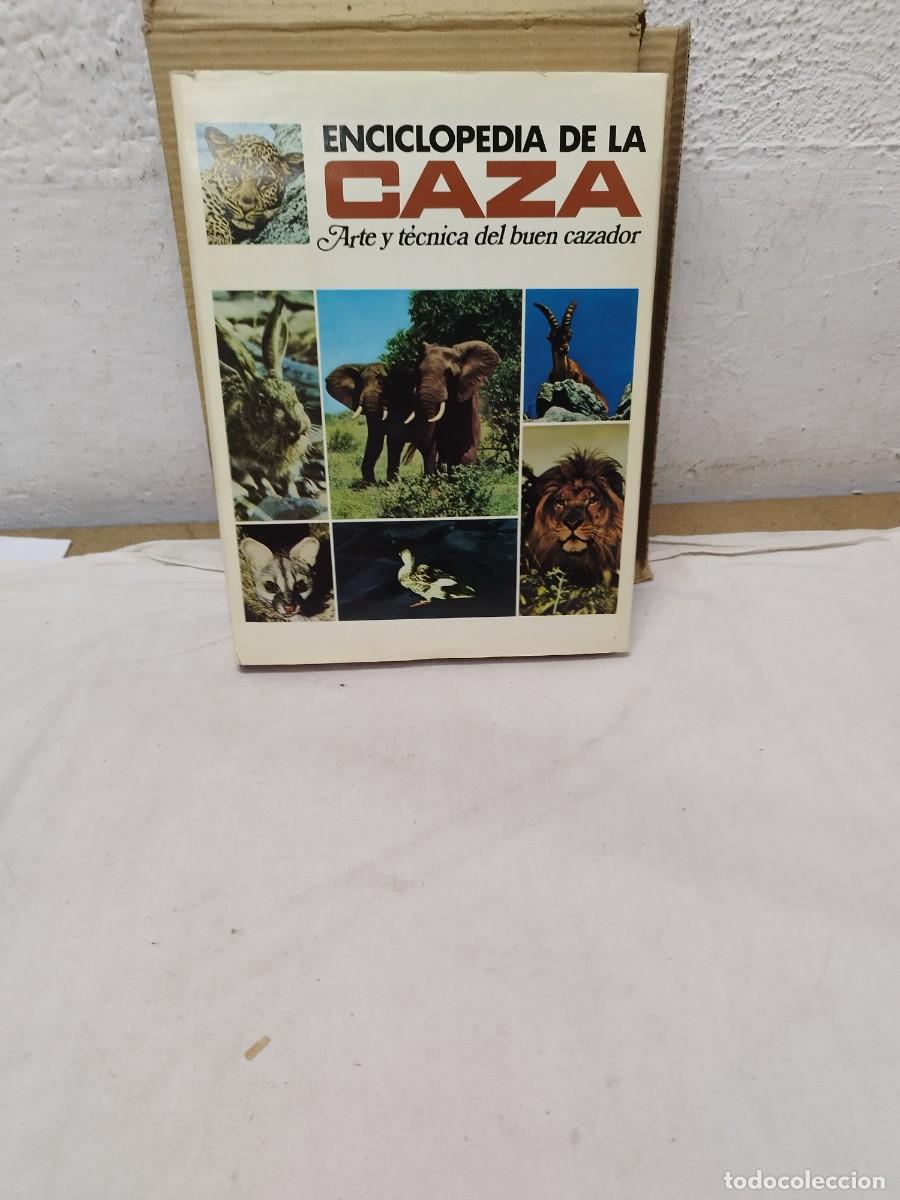 Libros de segunda mano: Antiguo gran libro, enciclopedia de la caza.