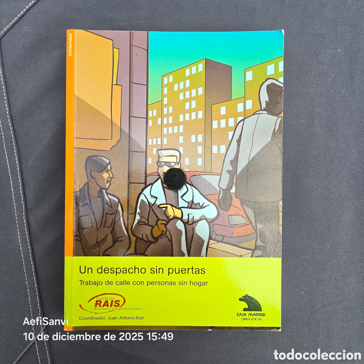 Libri di seconda mano: UN DESPACHO SIN PUERTAS, TRABAJO DE CALLE CON PERSONAS SIN HOGAR (CAJA MADRID)