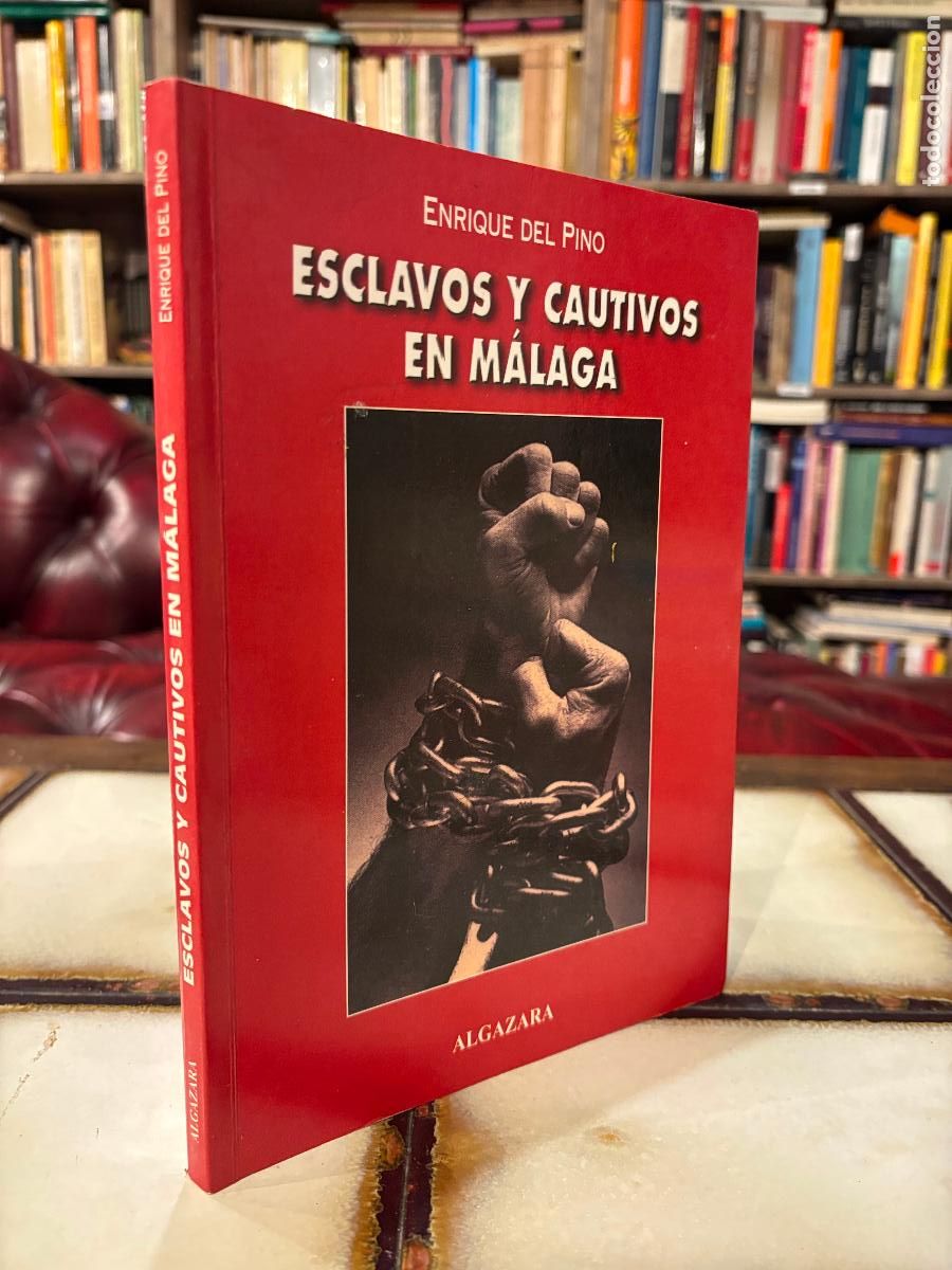 Libros de segunda mano: Esclavos y cautivos en M&aacute;laga. Enrique del Pino. FIRMA Y DEDICATORIA DEL AUTOR.