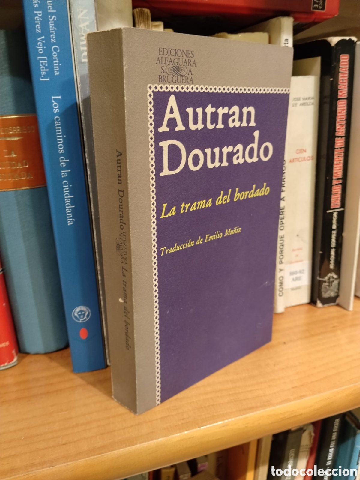 Libros de segunda mano: La trama del bordado - Autran Dourado - Foto 1